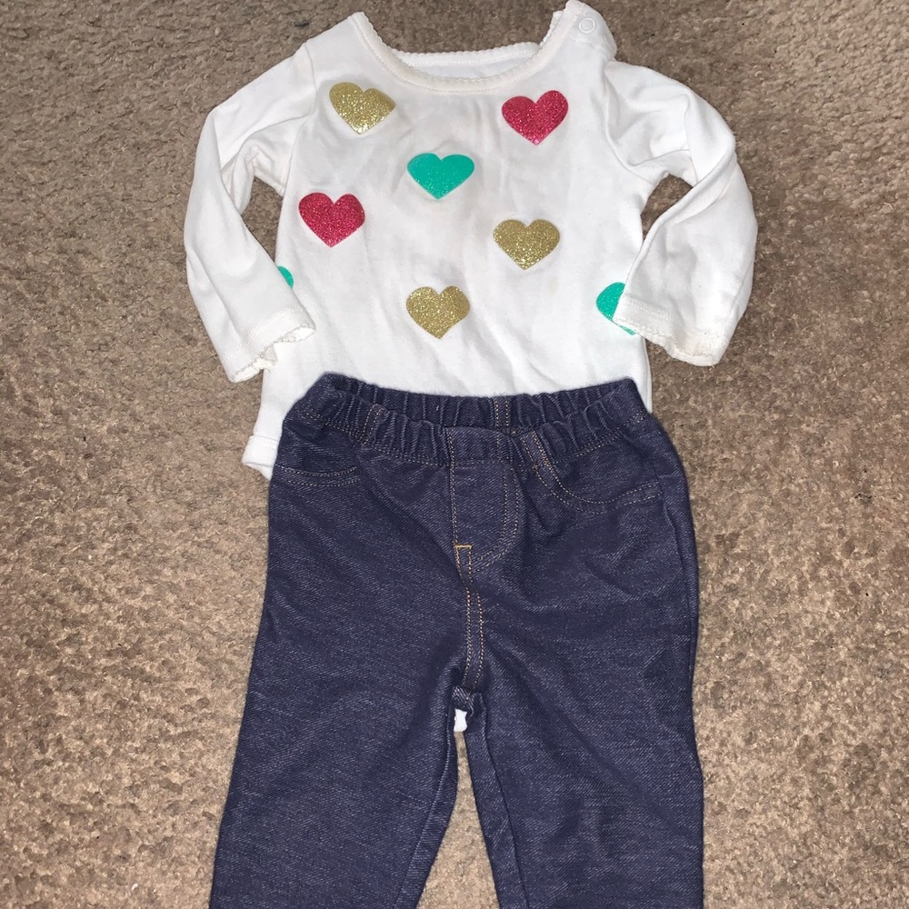 Carter’s Valentine outfit size 6 month